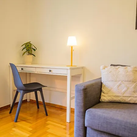 Stylish Peaceful 2 Bedroom Retreat Next To Acropolis & Metro Apartment *