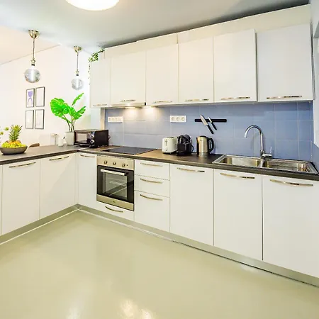 Stylish Peaceful 2 Bedroom Retreat Next To Acropolis & Metro Athens