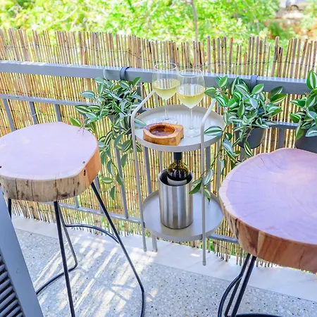Apartment Stylish Peaceful 2 Bedroom Retreat Next To Acropolis & Metro *