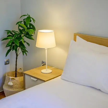 Stylish Peaceful 2 Bedroom Retreat Next To Acropolis & Metro * Athens