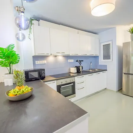 Apartment Stylish Peaceful 2 Bedroom Retreat Next To Acropolis & Metro