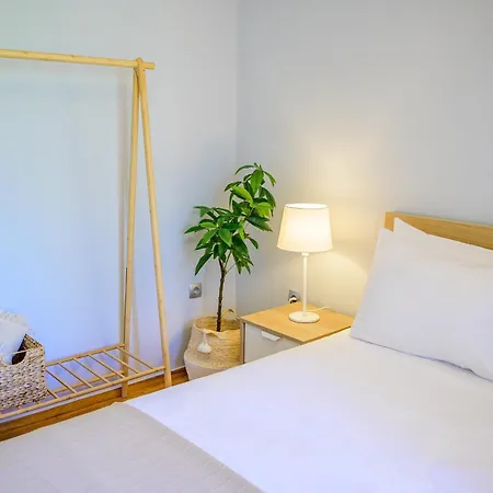Stylish Peaceful 2 Bedroom Retreat Next To Acropolis & Metro Apartment *