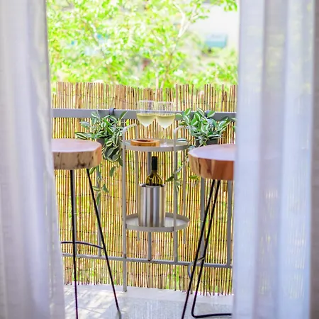 Apartment Stylish Peaceful 2 Bedroom Retreat Next To Acropolis & Metro Athens
