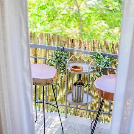 Stylish Peaceful 2 Bedroom Retreat Next To Acropolis & Metro Apartment *